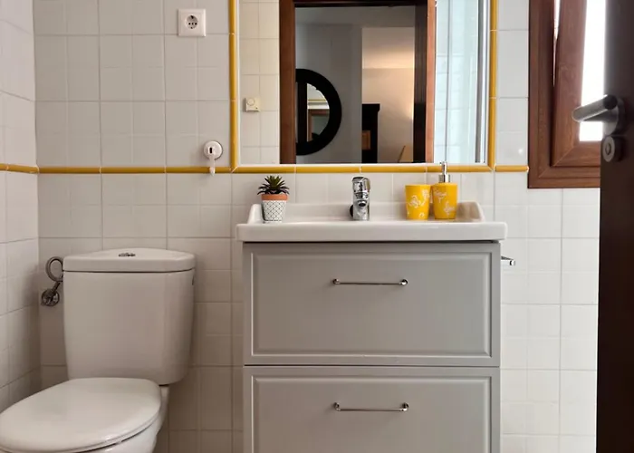 Apartment Punta Prima - Charming Spanish With South-facing Terrace By The Sea *