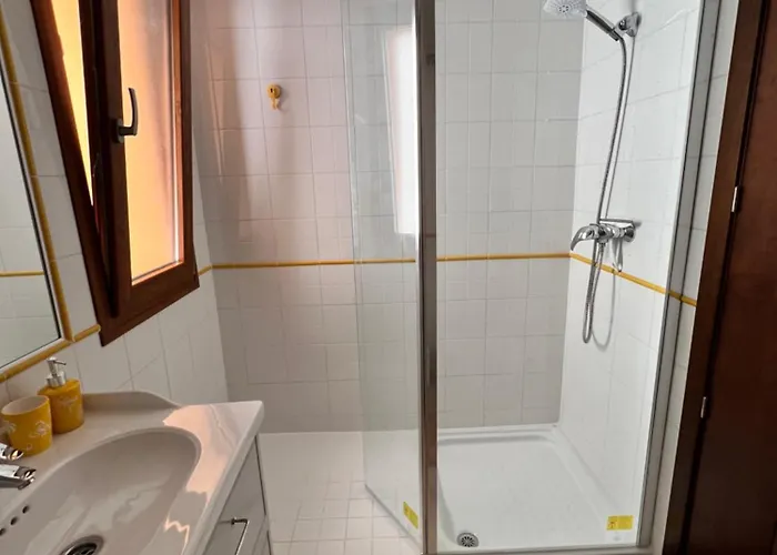 Apartment Punta Prima - Charming Spanish With South-facing Terrace By The Sea *