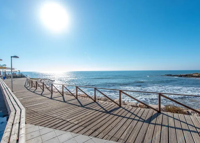 Apartment Punta Prima - Charming Spanish With South-facing Terrace By The Sea *